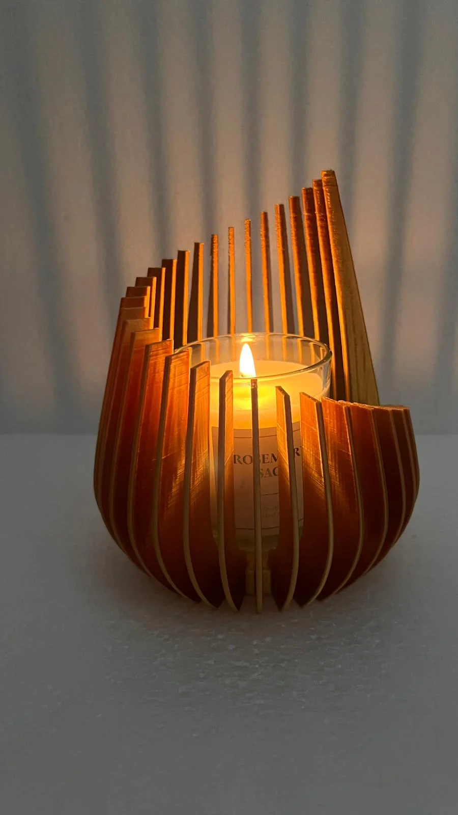 Portacandela decorativo con candela in vetro profumata